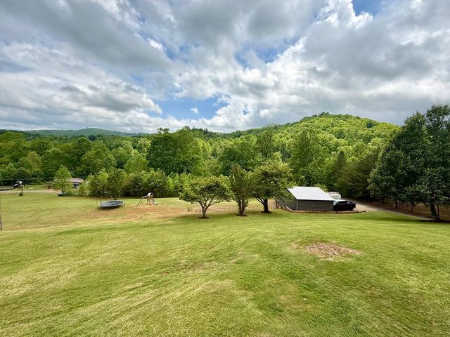 876 Gibson Hill, Hiawassee, GA 30546