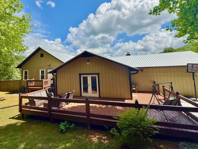 876 Gibson Hill, Hiawassee, GA 30546