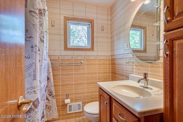 221 N Hill Road, Colonia, NJ 07067