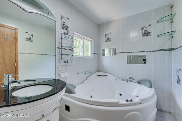221 N Hill Road, Colonia, NJ 07067
