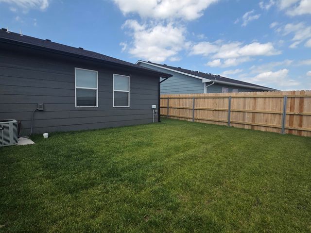 2445 S Wheatland Ct, Wichita, KS 67235