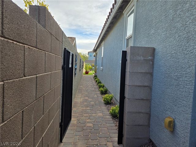 9743 Newcastle Spring Avenue, Las Vegas, NV 89178