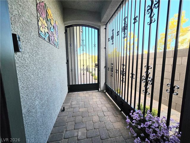 9743 Newcastle Spring Avenue, Las Vegas, NV 89178