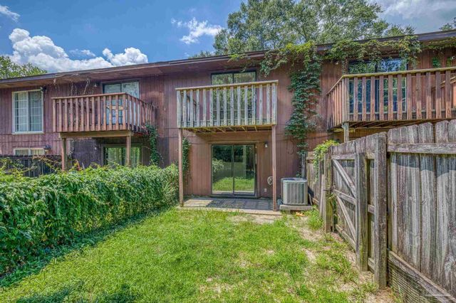 8134 Stonebrook Dr, Pensacola, FL 32514