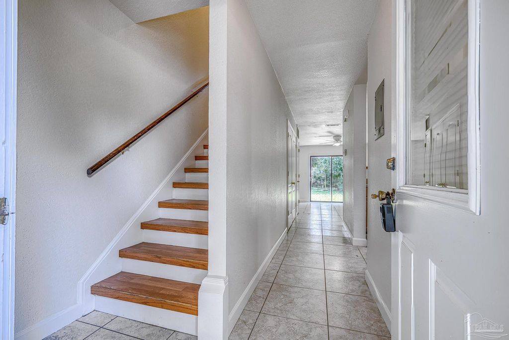 8134 Stonebrook Dr, Pensacola, FL 32514