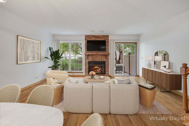942 Little Falls Court, Elk Grove Village, IL 60007