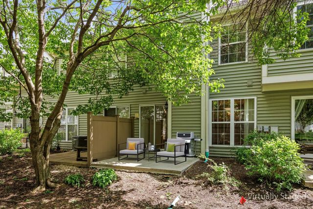 942 Little Falls Court, Elk Grove Village, IL 60007