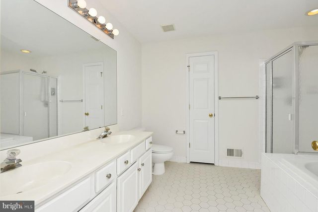 26 NORMANDY DR, Princeton Junction, NJ 08550