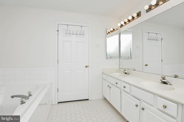 26 NORMANDY DR, Princeton Junction, NJ 08550