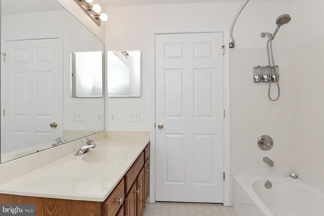 26 NORMANDY DR, Princeton Junction, NJ 08550