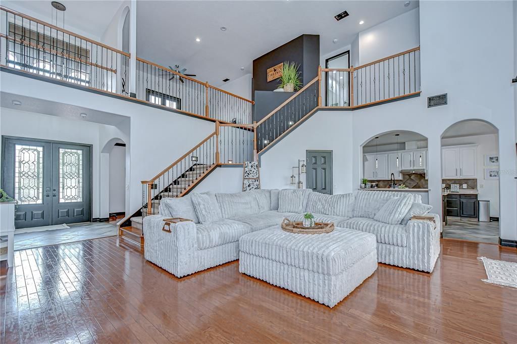 Image 7 of property listing at 9827 SORBONNE LOOP, Seffner, FL 33584