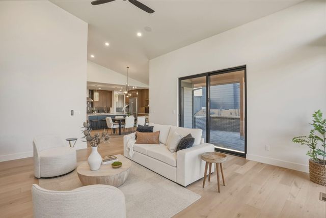 62475 NW Woodsman Loop, Bend, OR 97703