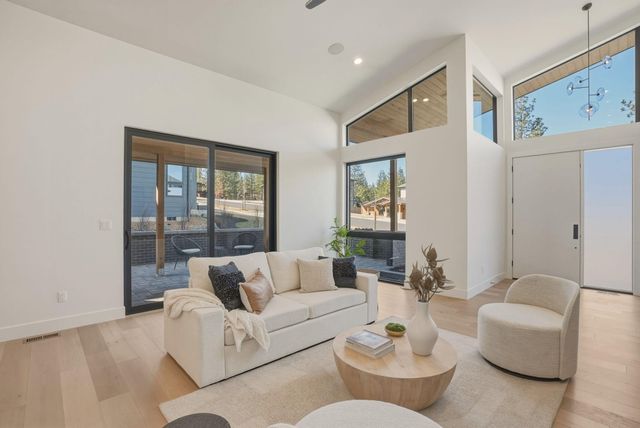 62475 NW Woodsman Loop, Bend, OR 97703