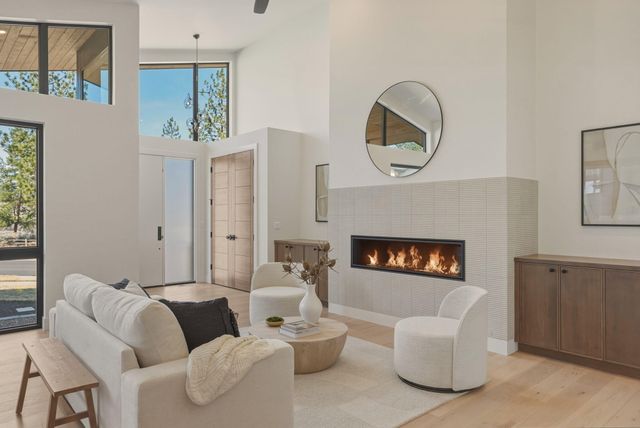 62475 NW Woodsman Loop, Bend, OR 97703