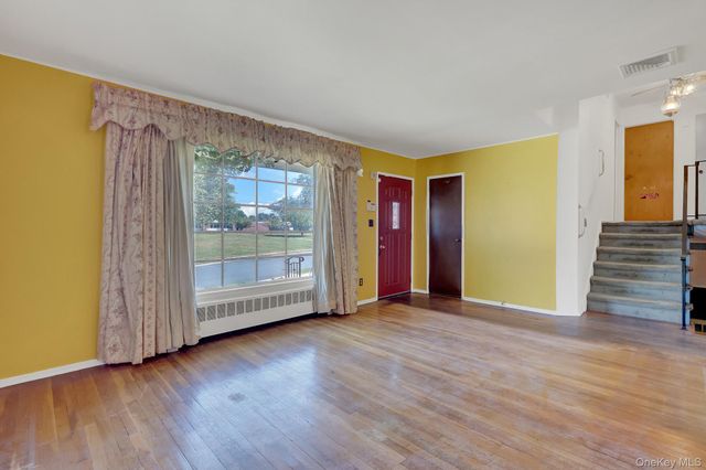 6 Barbara Lane, Jericho, NY 11753