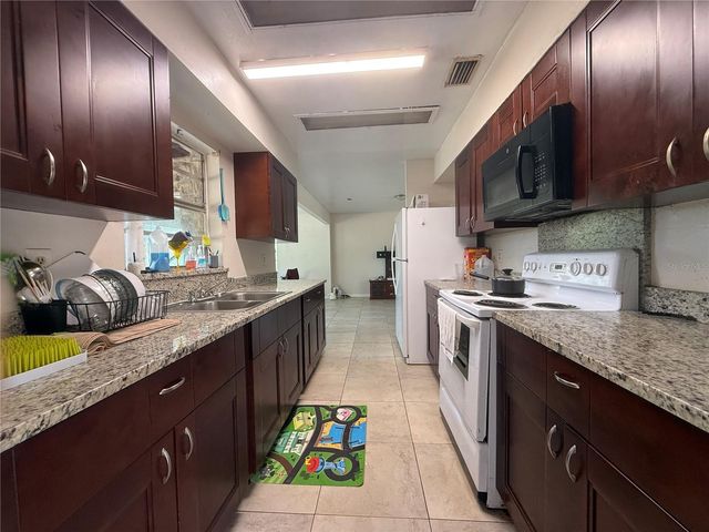 2122 GULF CITY ROAD, Ruskin, FL 33570