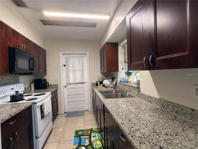 2122 GULF CITY ROAD, Ruskin, FL 33570