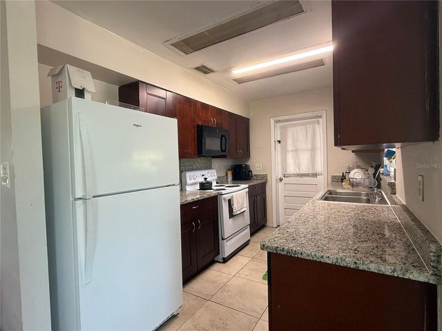 2122 GULF CITY ROAD, Ruskin, FL 33570