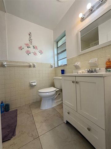 2122 GULF CITY ROAD, Ruskin, FL 33570