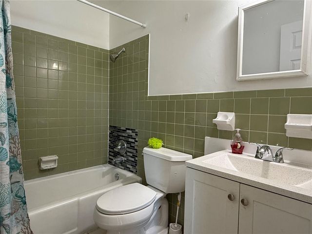 2122 GULF CITY ROAD, Ruskin, FL 33570