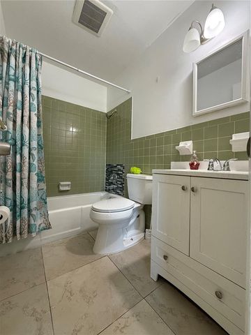 2122 GULF CITY ROAD, Ruskin, FL 33570