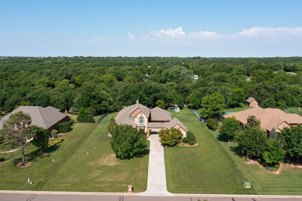 5905 Smoky Hill Trail, Edmond, OK 73034