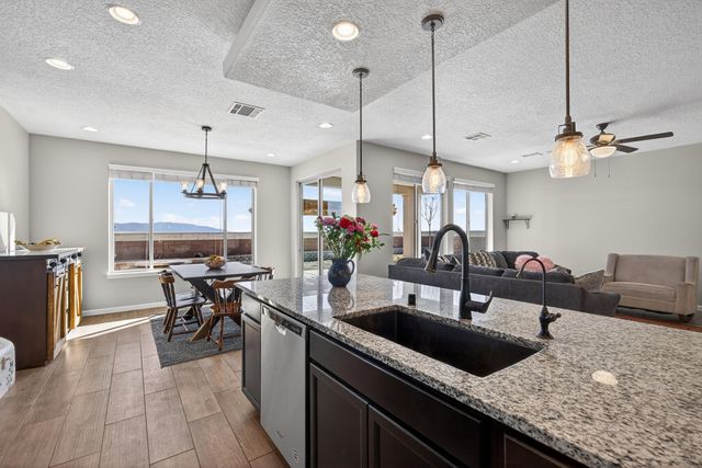 2600 Houser Avenue SE, Albuquerque, NM 87106