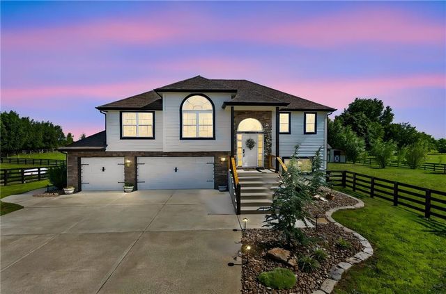 16956 Auburn Court, Bonner Springs, KS 66012