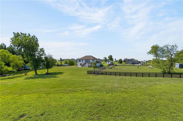 16956 Auburn Court, Bonner Springs, KS 66012
