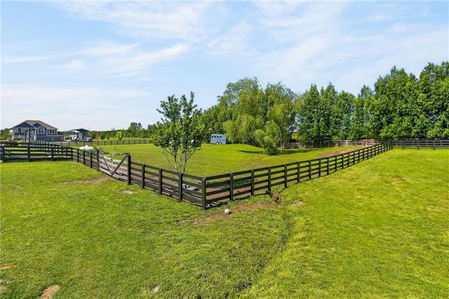 16956 Auburn Court, Bonner Springs, KS 66012