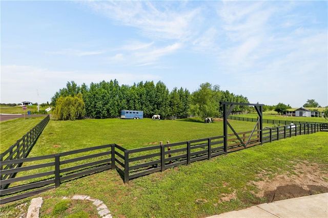 16956 Auburn Court, Bonner Springs, KS 66012