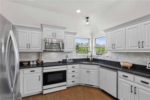 16956 Auburn Court, Bonner Springs, KS 66012