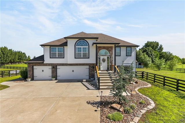 16956 Auburn Court, Bonner Springs, KS 66012