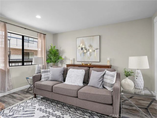 635 E Elmwood Avenue 203, Burbank, CA 91501