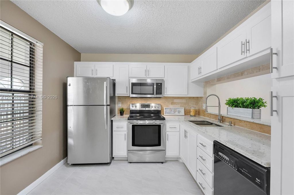 2382 NW 89th Dr 2382, Coral Springs, FL 33065