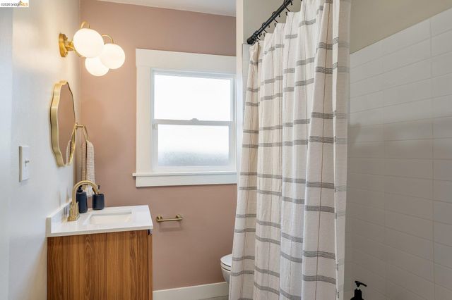 3300 Wilson Pl, Oakland, CA 94602