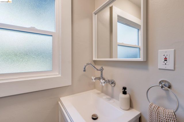 3300 Wilson Pl, Oakland, CA 94602
