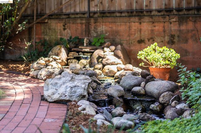 3300 Wilson Pl, Oakland, CA 94602