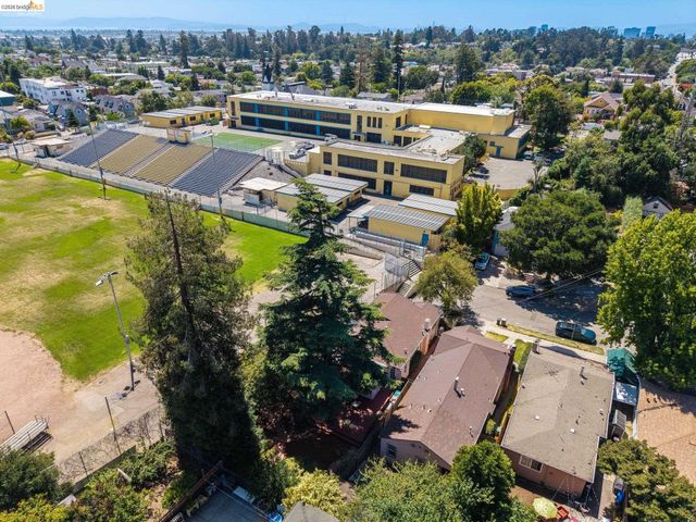 3300 Wilson Pl, Oakland, CA 94602