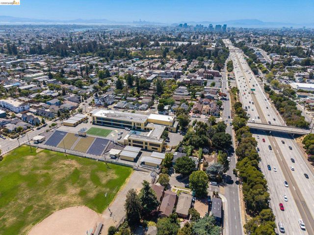 3300 Wilson Pl, Oakland, CA 94602