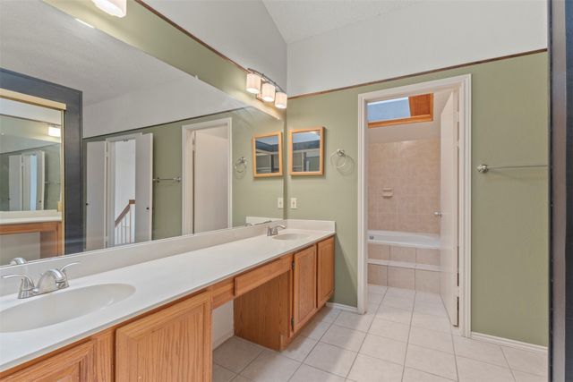 563 Ranch Trail 217, Irving, TX 75063