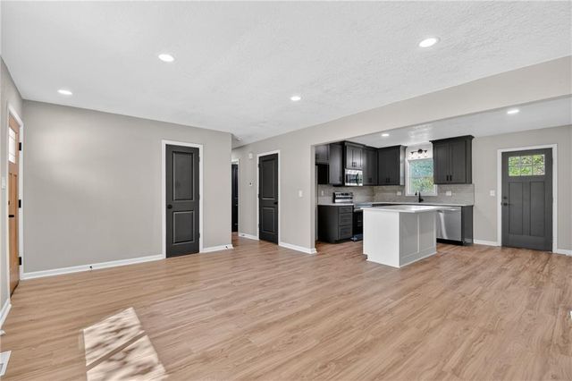 1401 SE Royal Street, Oak Grove, MO 64075