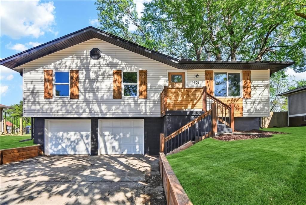 1401 SE Royal Street, Oak Grove, MO 64075