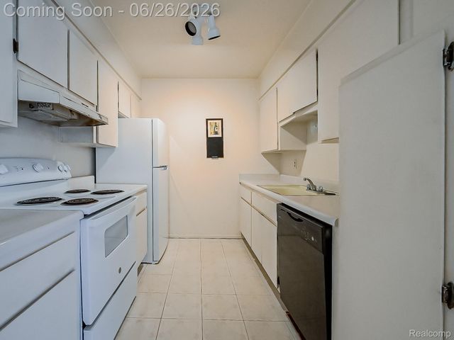 32125 Beaconsfield Street 44, Roseville, MI 48066
