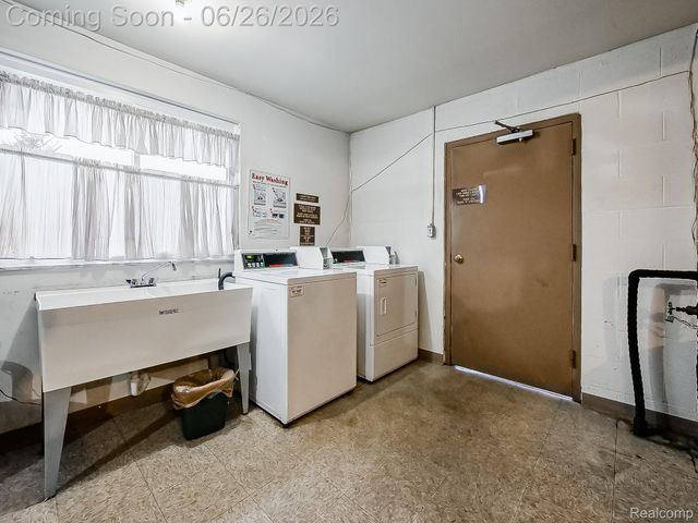 32125 Beaconsfield Street 44, Roseville, MI 48066