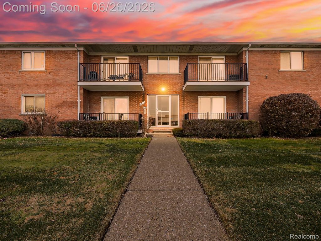 32125 Beaconsfield Street 44, Roseville, MI 48066