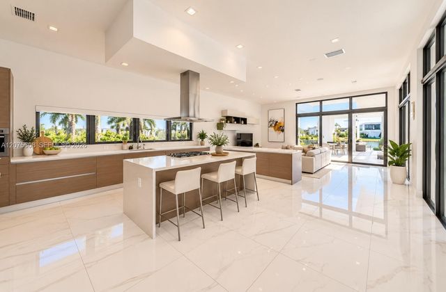 16600 Sunset Way, Weston, FL 33326