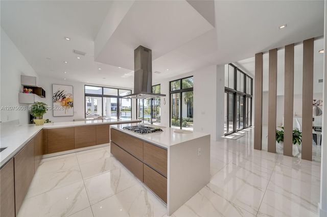 16600 Sunset Way, Weston, FL 33326