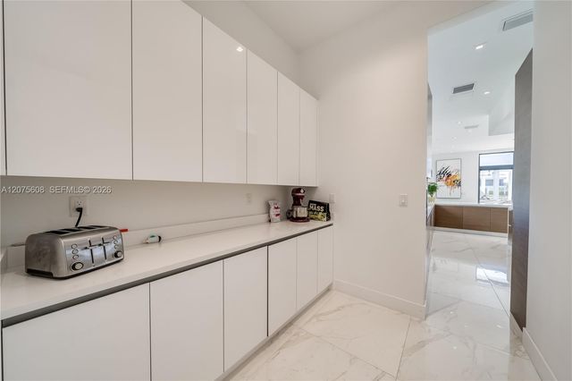 16600 Sunset Way, Weston, FL 33326