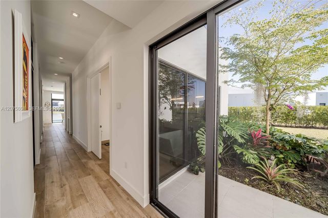 16600 Sunset Way, Weston, FL 33326